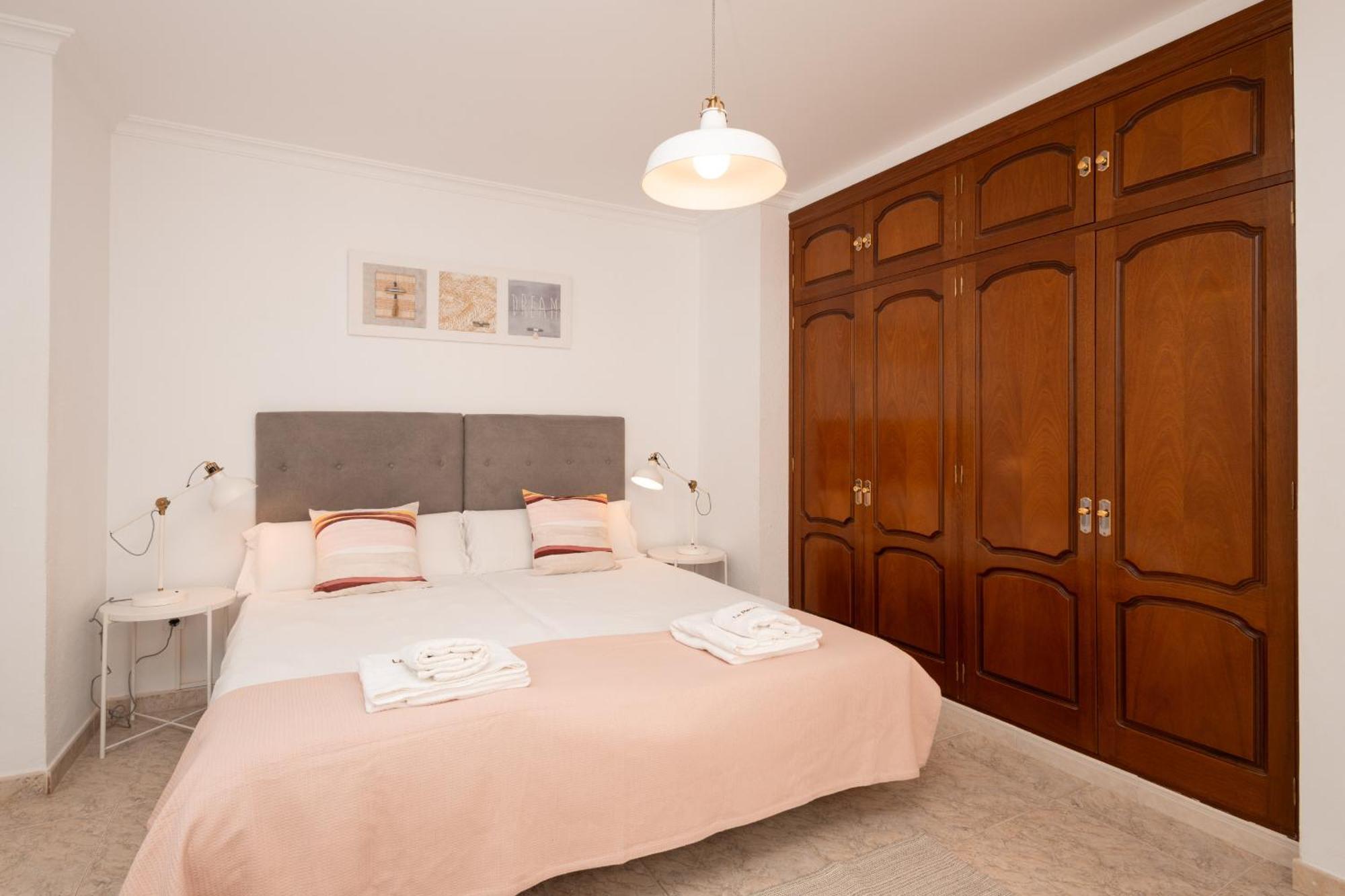 شقة C103 - Sunny Terrace, Old Town Views مالقة المظهر الخارجي الصورة
